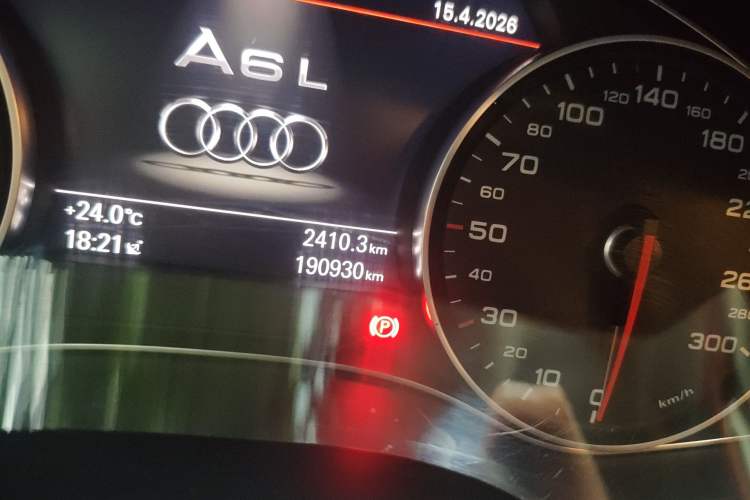 Used Audi A6L 2014 TFSI Standard Model Odometer Close Up