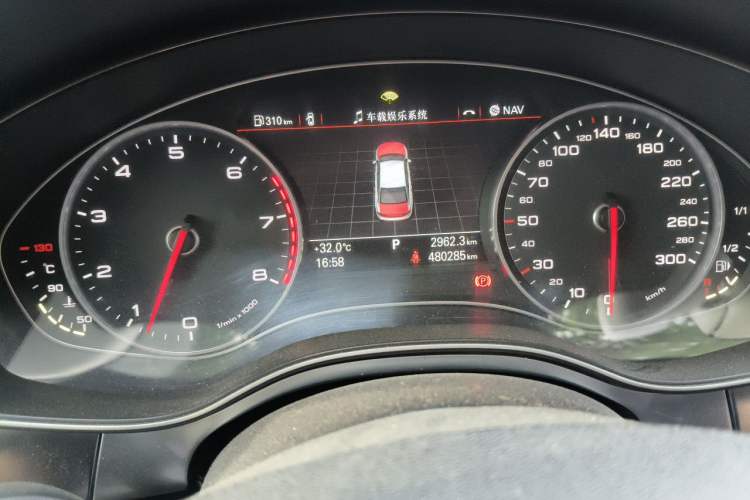 Used Audi A6L 2014 30 FSI Comfort Model Odometer Close Up