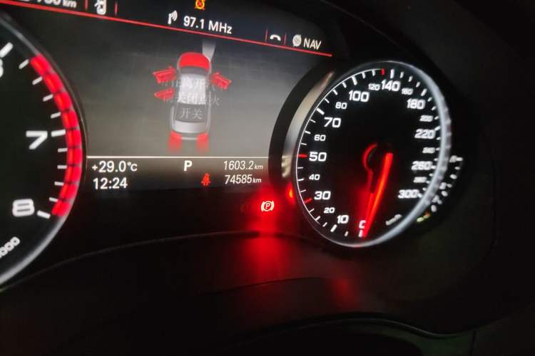 Used Audi A6L 2014 TFSI Standard Model Odometer Close Up