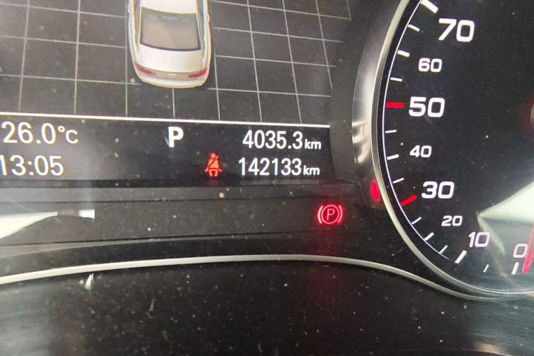Used Audi A6L 2014 TFSI Standard Model Odometer Close Up