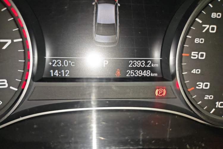 Used Audi A6L 2014 TFSI Comfort Model Odometer Close Up