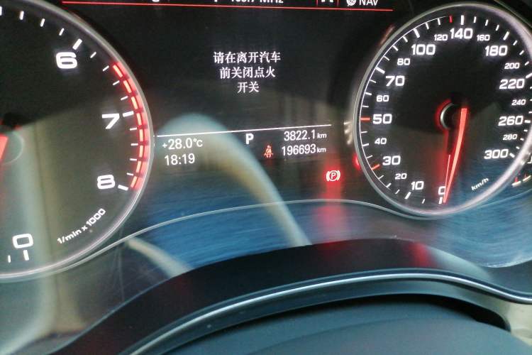 Used Audi A6L 2014 30 FSI Technology Model Odometer Close Up