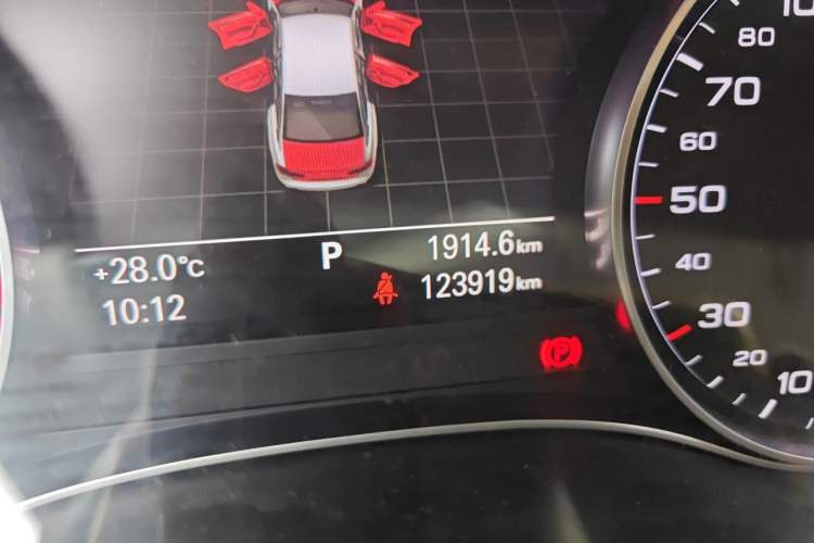 Used Audi A6L 2014 30 FSI Technology Model Odometer Close Up