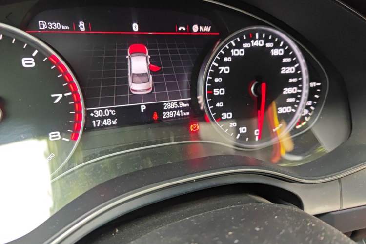 Used Audi A6L 2014 TFSI Standard Model Odometer Close Up