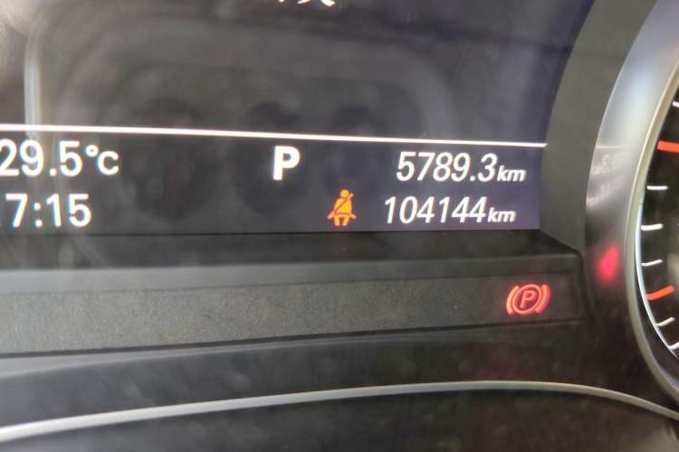 Used Audi A6L 2014 30 FSI Comfort Model Odometer Close Up