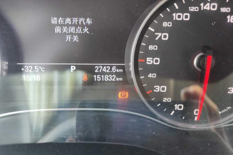 Used Audi A6L 2014 TFSI Standard Model Odometer Close Up