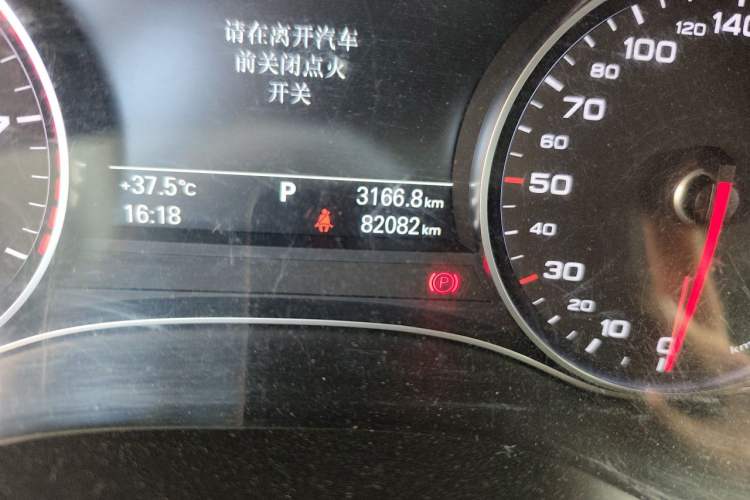 Used Audi A6L 2014 TFSI Standard Model Odometer Close Up