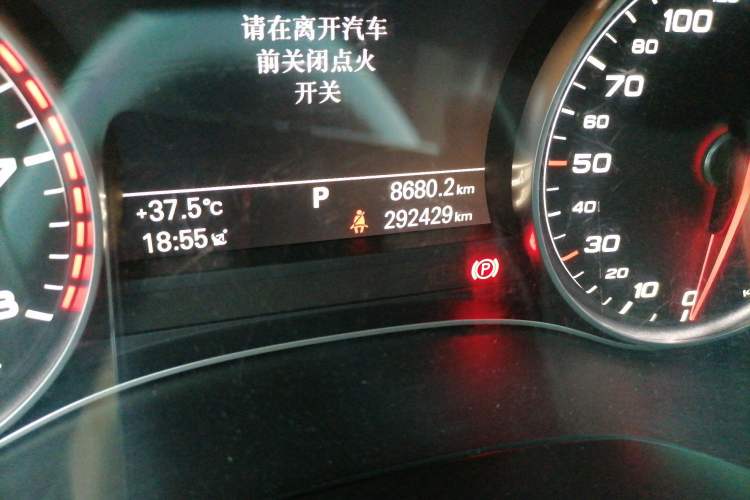 Used Audi A6L 2014 TFSI Standard Model Odometer Close Up