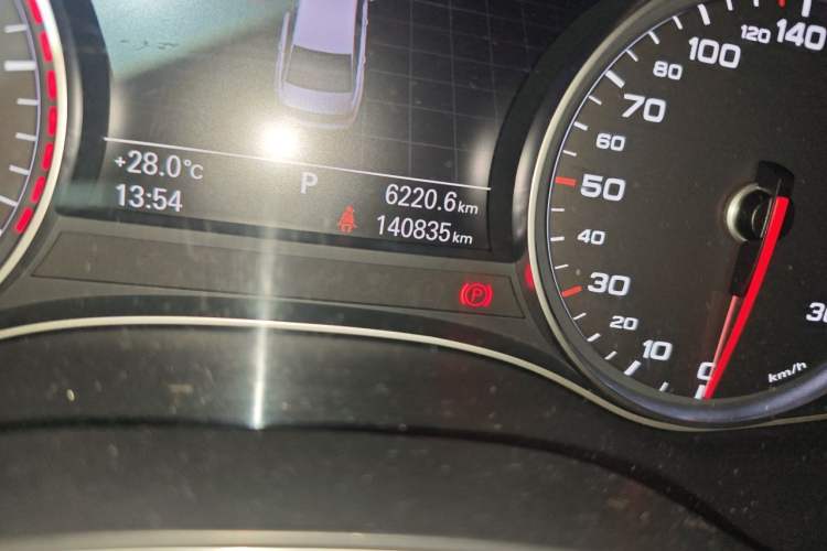 Used Audi A6L 2014 35 FSI Comfort Version Odometer Close Up