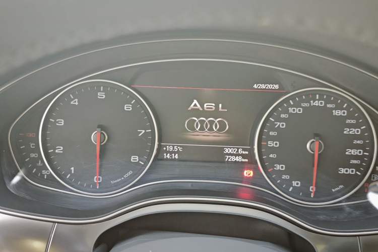 Used Audi A6L 2014 50 TFSI quattro Luxury Model Odometer Close Up