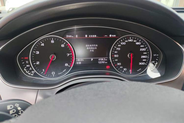 Used Audi A6L 2014 TFSI Standard Model Odometer Close Up