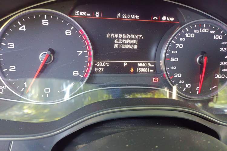 Used Audi A6L 2014 TFSI Standard Model Odometer Close Up