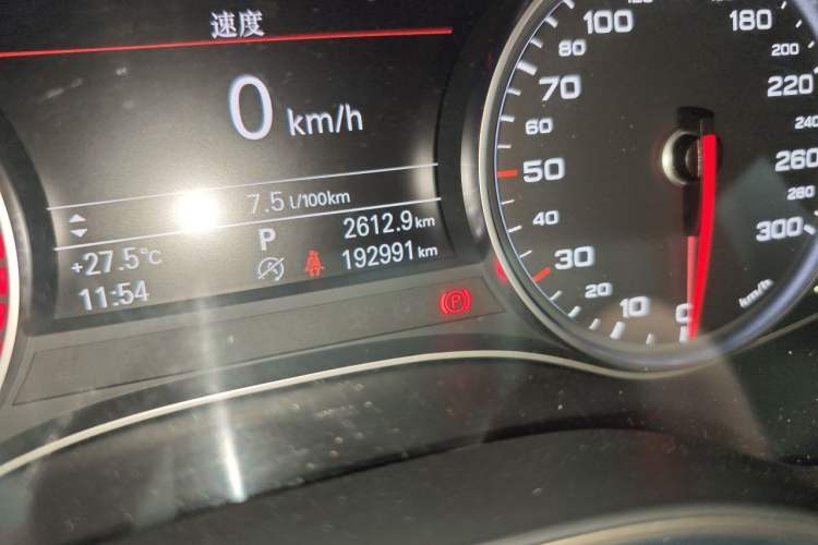 Used Audi A6L 2014 30 FSI Technology Model Odometer Close Up