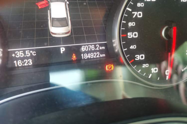 Used Audi A6L 2014 TFSI Standard Model Odometer Close Up