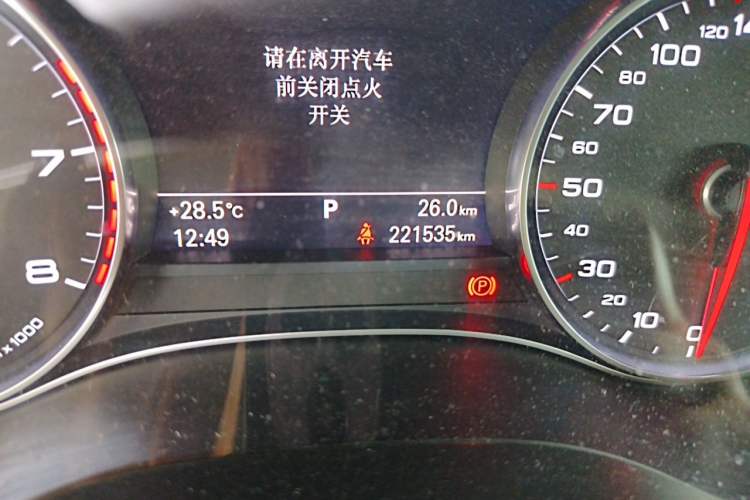 Used Audi A6L 2014 30 FSI Comfort Model Odometer Close Up