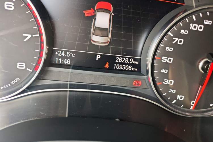 Used Audi A6L 2014 TFSI Standard Model Odometer Close Up
