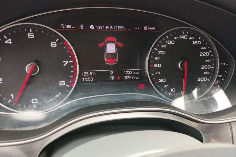 Used Audi A6L 2014 TFSI Standard Model Odometer Close Up