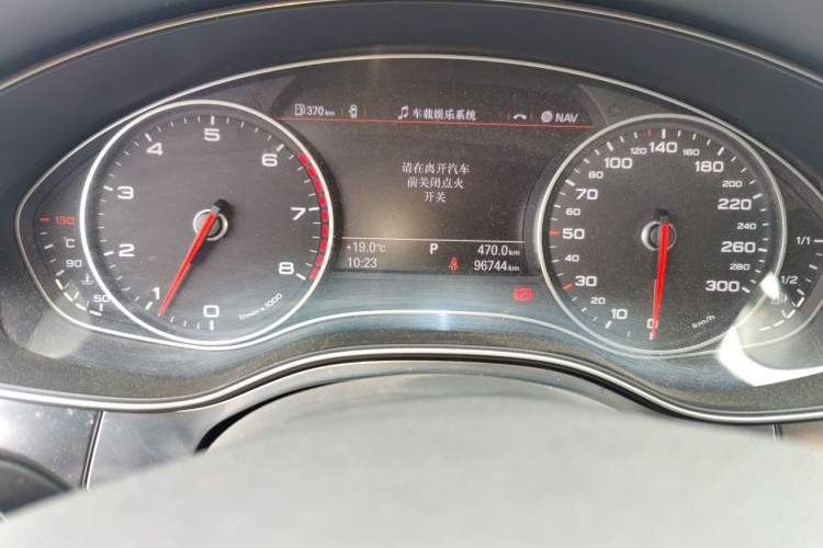 Used Audi A6L 2014 TFSI Standard Model Odometer Close Up