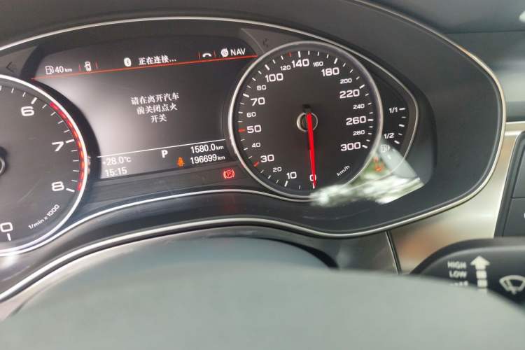 Used Audi A6L 2014 TFSI Standard Model Odometer Close Up