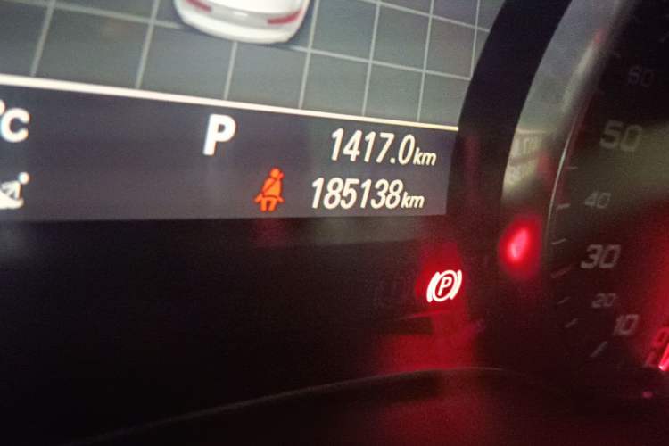 Used Audi A6L 2014 35 FSI Comfort Version Odometer Close Up