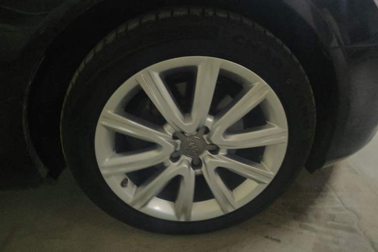 Used Audi A6L 2014 35 FSI Comfort Version Right Front Wheel Hub