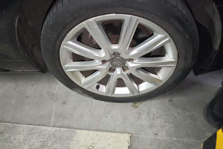 Used Audi A6L 2014 TFSI Standard Model Right Front Wheel Hub