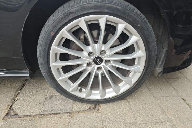 Used Audi A6L 2014 TFSI Standard Model Right Front Wheel Hub