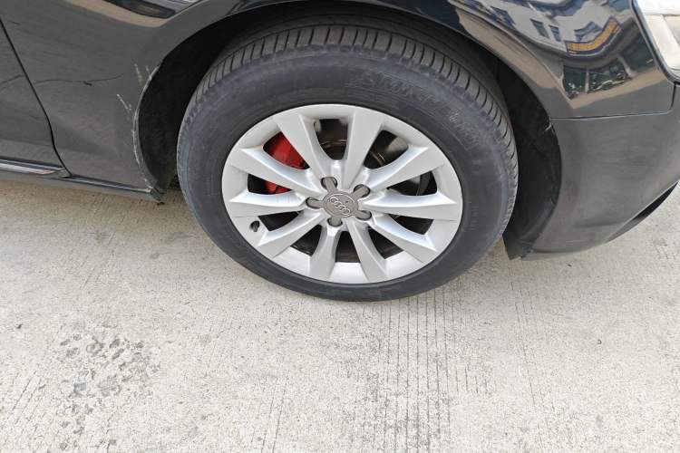 Used Audi A6L 2014 TFSI Standard Model Right Front Wheel Hub