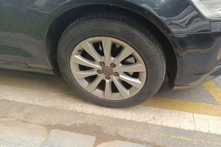 Used Audi A6L 2014 TFSI Standard Model Right Front Wheel Hub