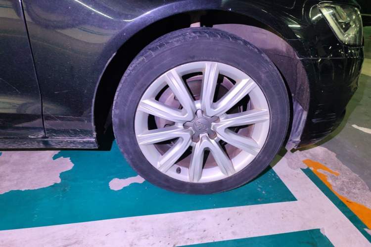Used Audi A6L 2014 TFSI Standard Model Right Front Wheel Hub