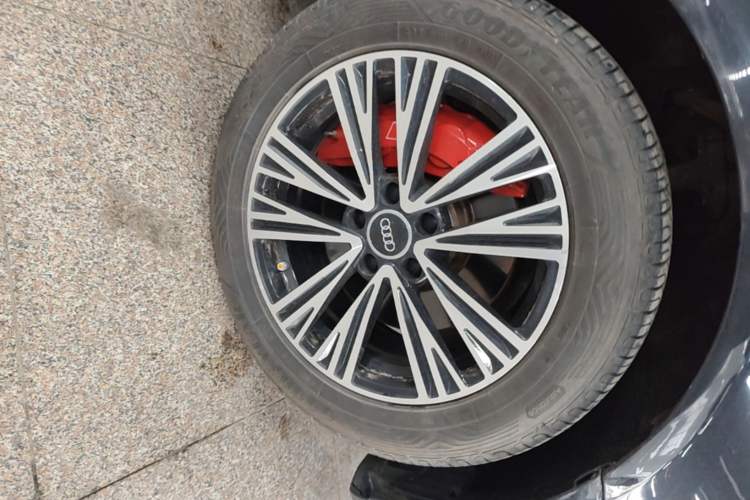Used Audi A6L 2014 TFSI Standard Model Right Front Wheel Hub