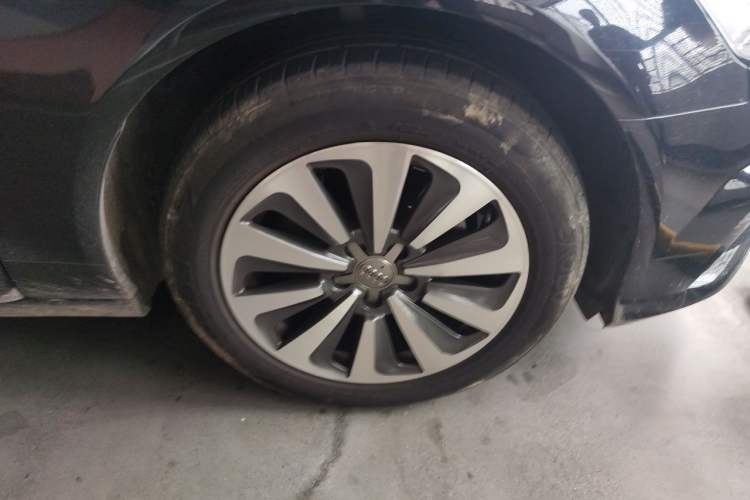 Used Audi A6L 2014 TFSI Standard Model Right Front Wheel Hub