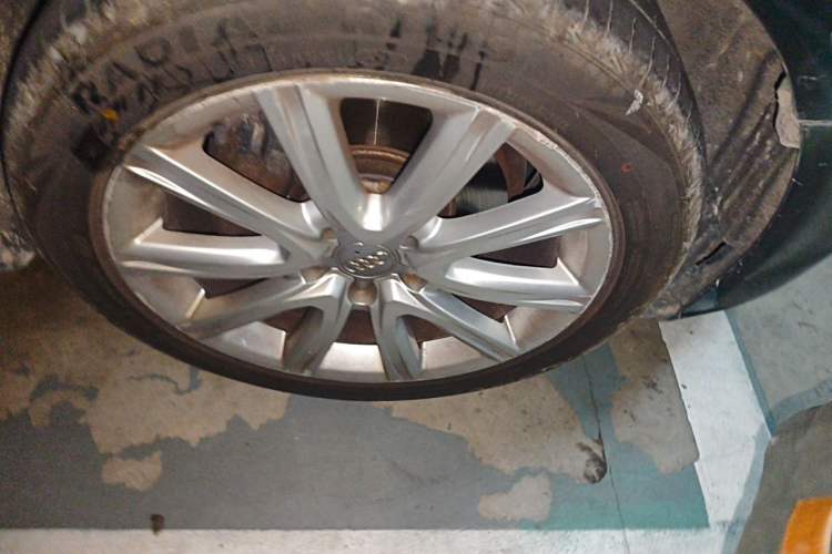 Used Audi A6L 2014 TFSI Standard Model Right Front Wheel Hub