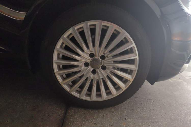 Used Audi A6L 2014 TFSI Standard Model Right Front Wheel Hub
