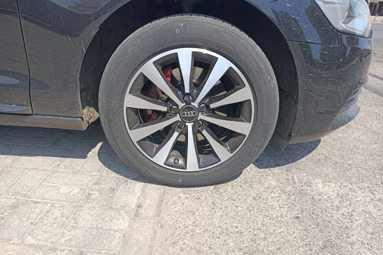 Used Audi A6L 2014 TFSI Standard Model Right Front Wheel Hub