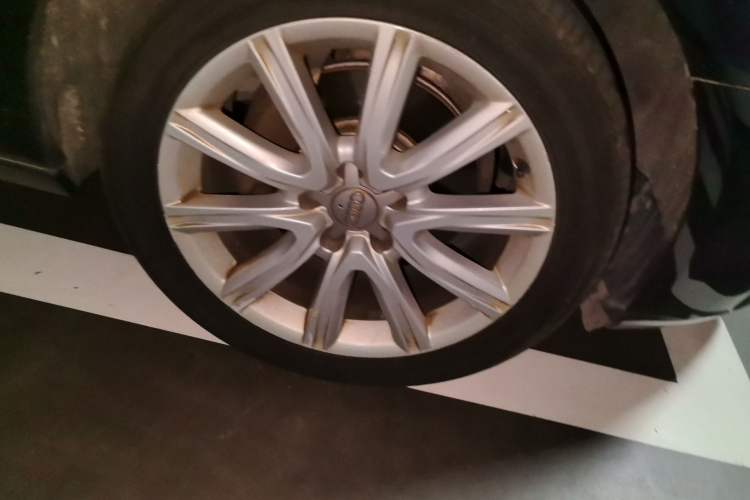 Used Audi A6L 2014 TFSI Standard Model Right Front Wheel Hub