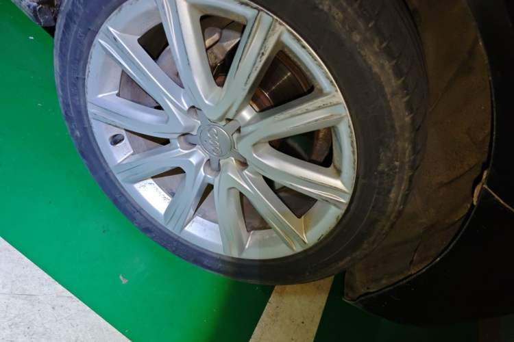 Used Audi A6L 2014 TFSI Standard Model Right Front Wheel Hub