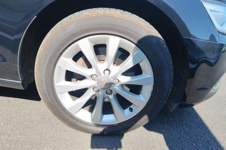 Used Audi A6L 2014 TFSI Standard Model Right Front Wheel Hub