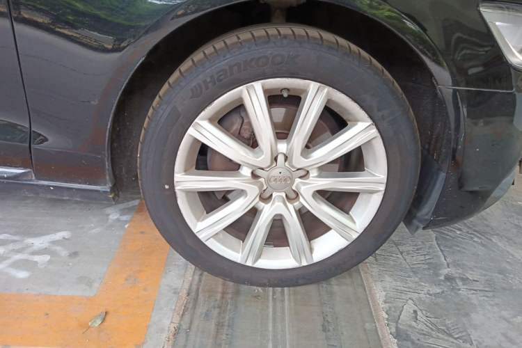 Used Audi A6L 2014 TFSI Standard Model Right Front Wheel Hub