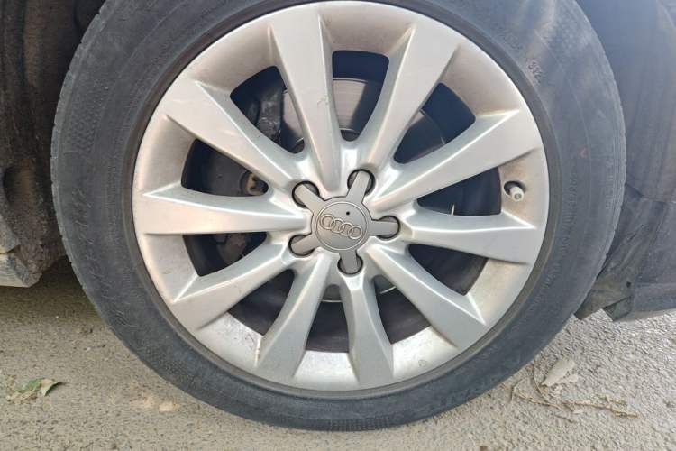 Used Audi A6L 2014 TFSI Standard Model Right Front Wheel Hub
