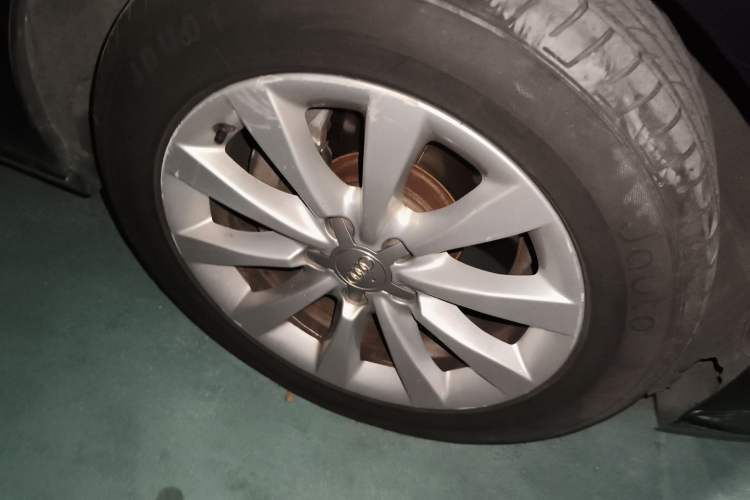 Used Audi A6L 2014 TFSI Standard Model Right Front Wheel Hub