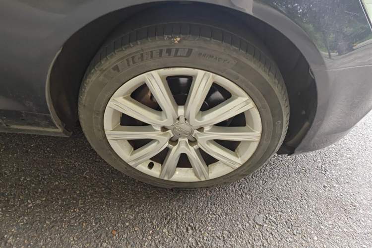 Used Audi A6L 2014 TFSI Standard Model Right Front Wheel Hub
