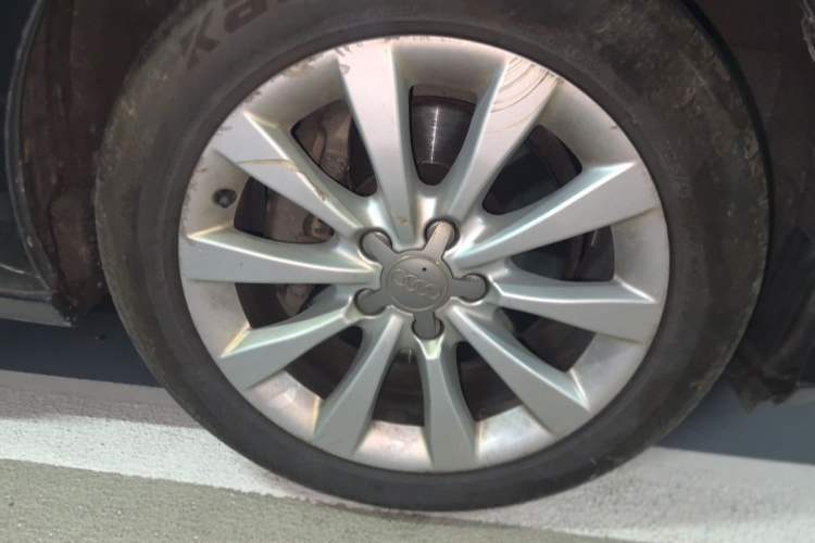 Used Audi A6L 2014 30 FSI Technology Model Right Front Wheel Hub