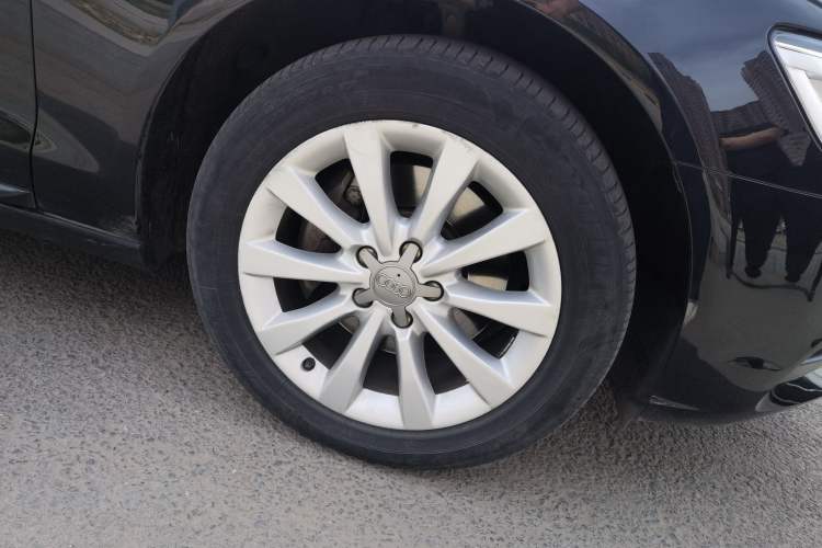 Used Audi A6L 2014 TFSI Standard Model Right Front Wheel Hub