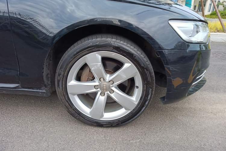 Used Audi A6L 2014 TFSI Standard Model Right Front Wheel Hub