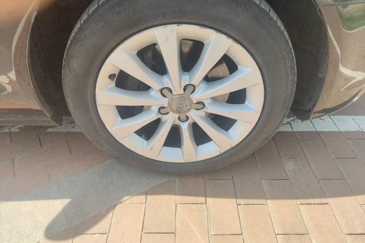 Used Audi A6L 2014 TFSI Standard Model Right Front Wheel Hub