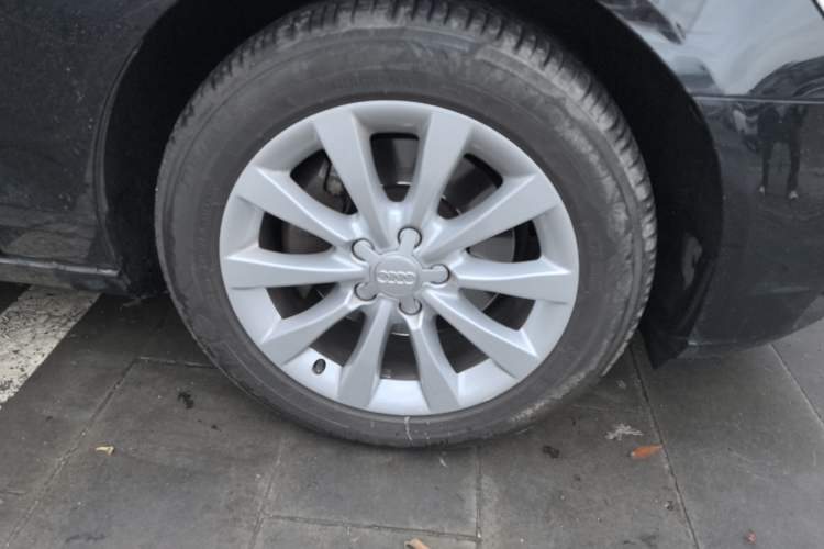 Used Audi A6L 2014 TFSI Standard Model Right Front Wheel Hub