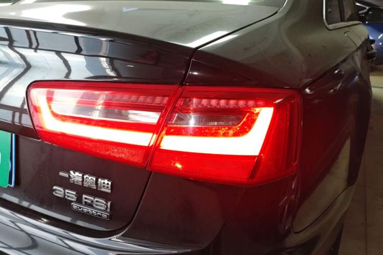 Used Audi A6L 2014 TFSI Standard Model Right Rear Taillight