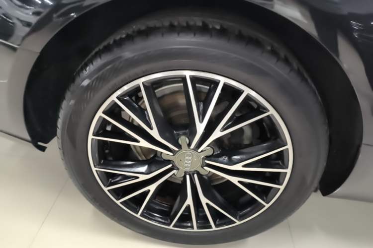 Used Audi A6L 2014 TFSI Standard Model Right Rear Wheel Hub