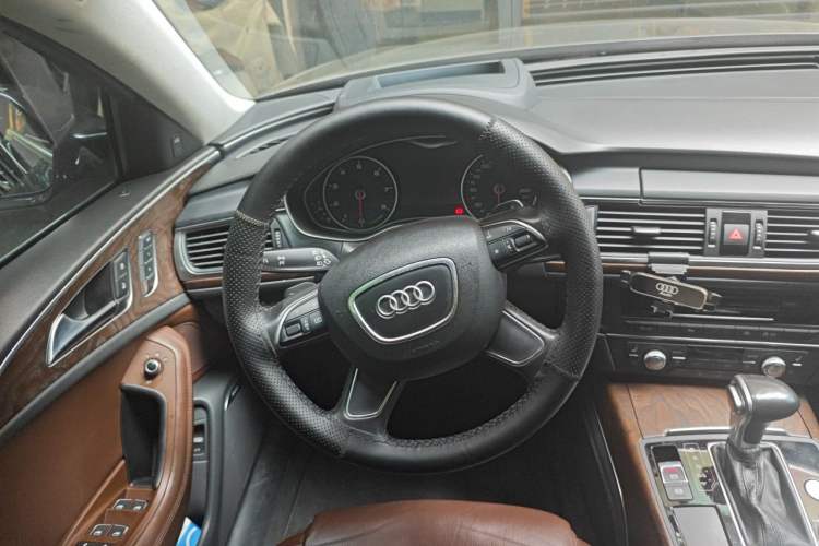 Used Audi A6L 2014 50 TFSI quattro Luxury Model Steering Wheel